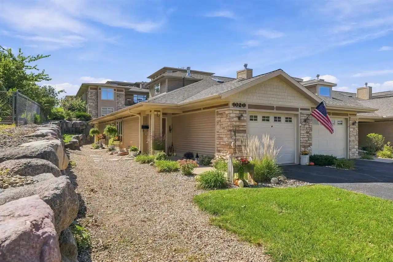 1020-prospect-ave-8-portage-wi-53901/hzid_1f4e5633