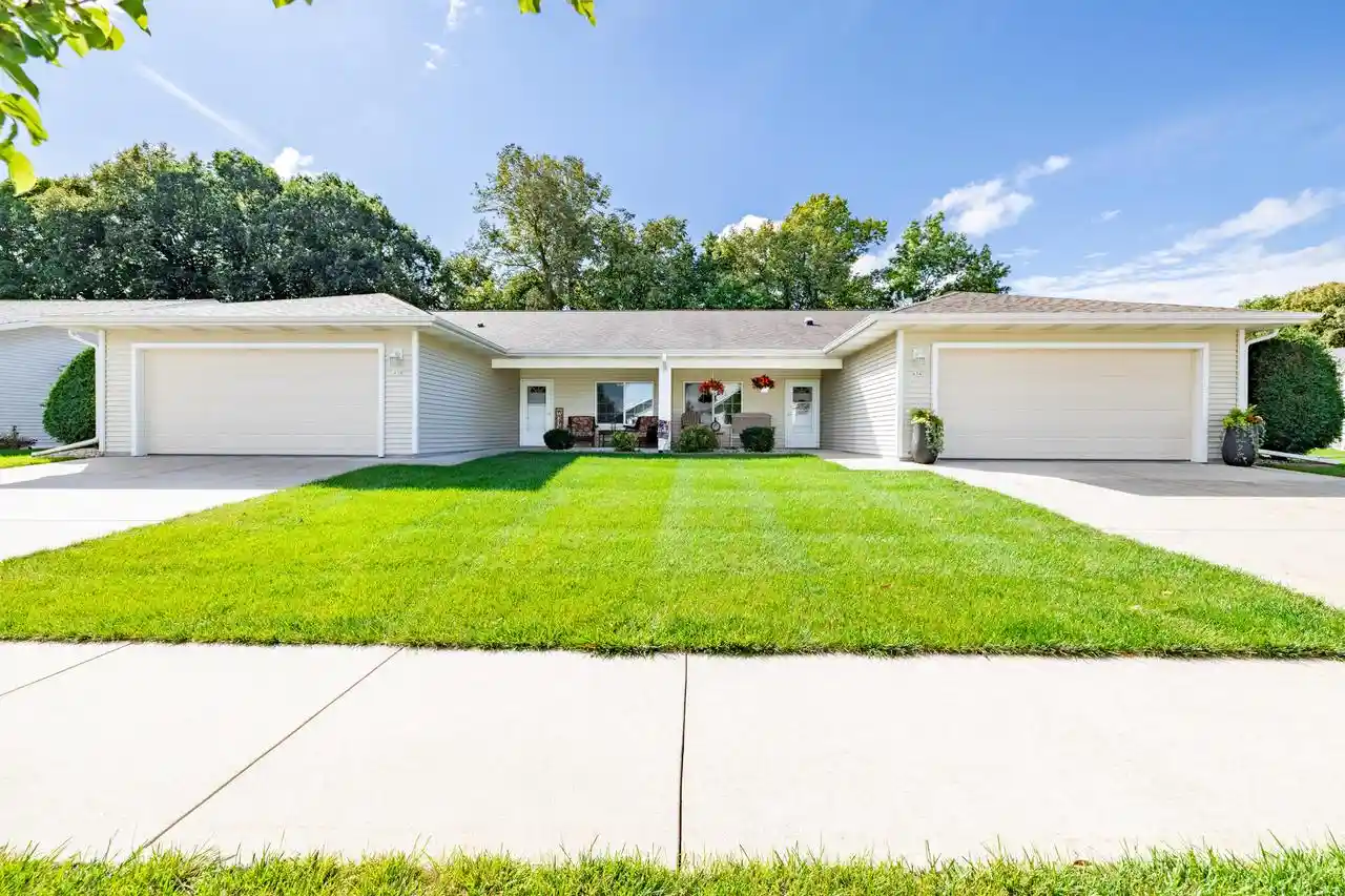 630-novak-st-54-2-hartford-wi-53027/hzid_2791d23c