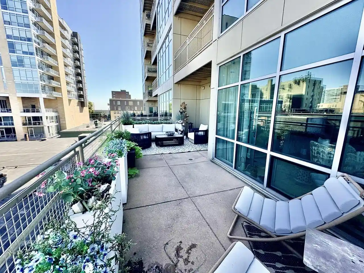1550-e-royall-pl-410-milwaukee-wi-53202/hzid_1d90fc16