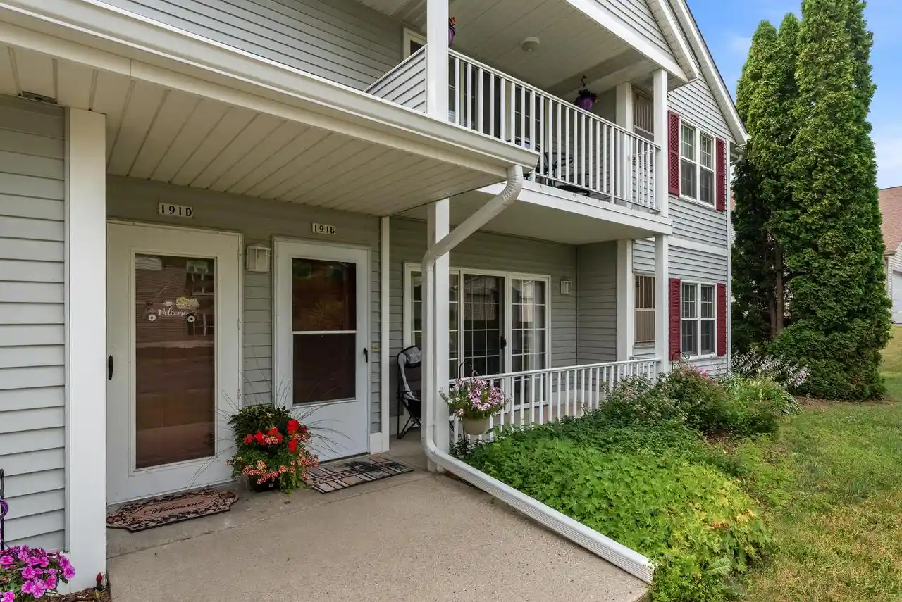 191-bur-oak-ln-b-grafton-wi-53024/hzid_18721733