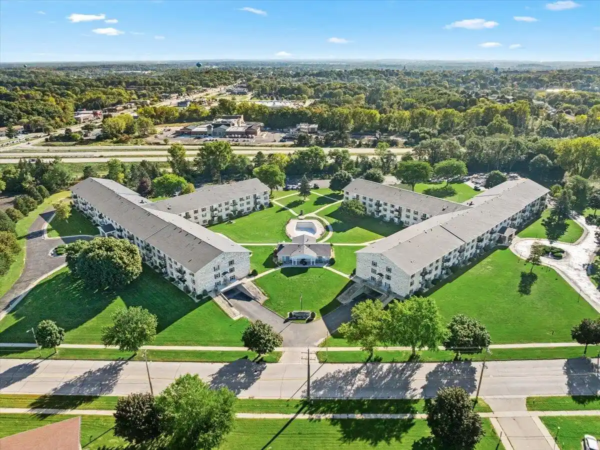 125-n-university-dr-108-west-bend-wi-53095/hzid_650dea73