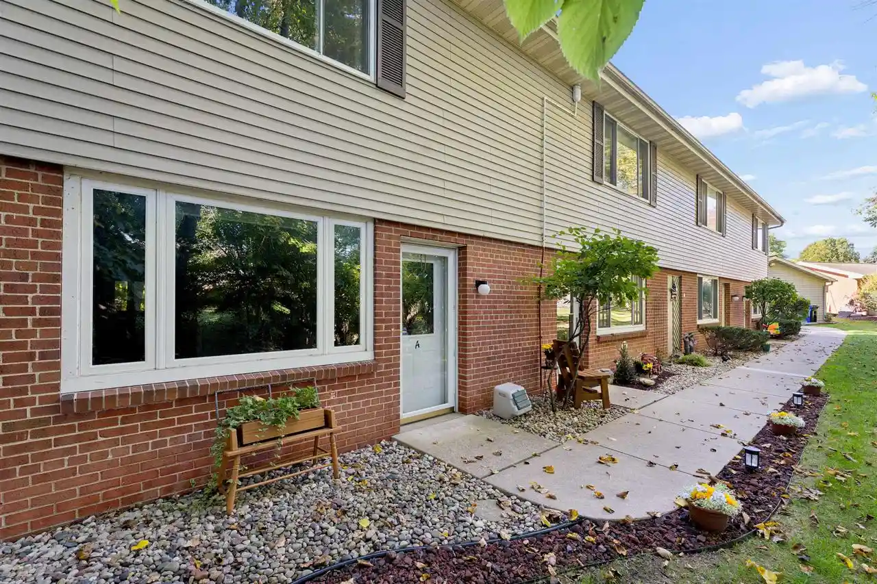 1031-s-west-ct-a-appleton-wi-54915/hzid_2b0f56c9