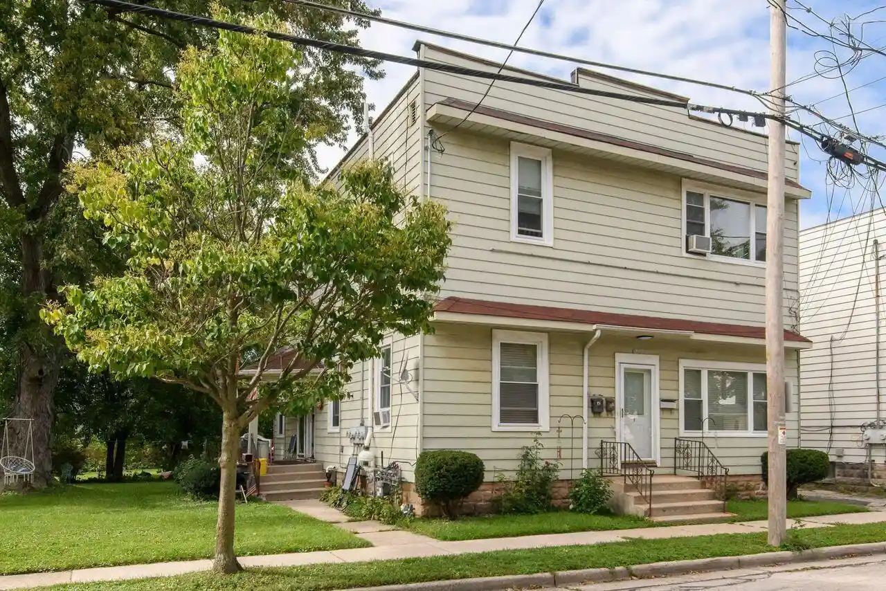 1212-the-strand-waukesha-wi-53186/hzid_010caf8f
