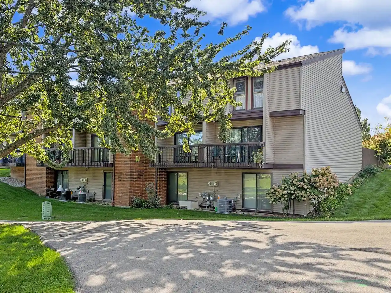 5209-s-13th-street-m-milwaukee-wi-53221/hzid_984e589d