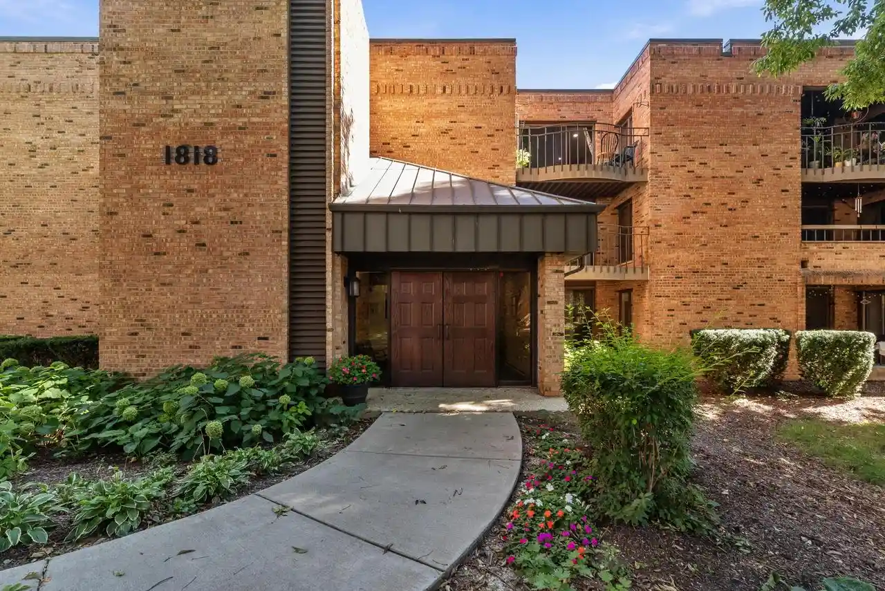 1818-e-shorewood-blvd-313-milwaukee-wi-53211/hzid_90793f72