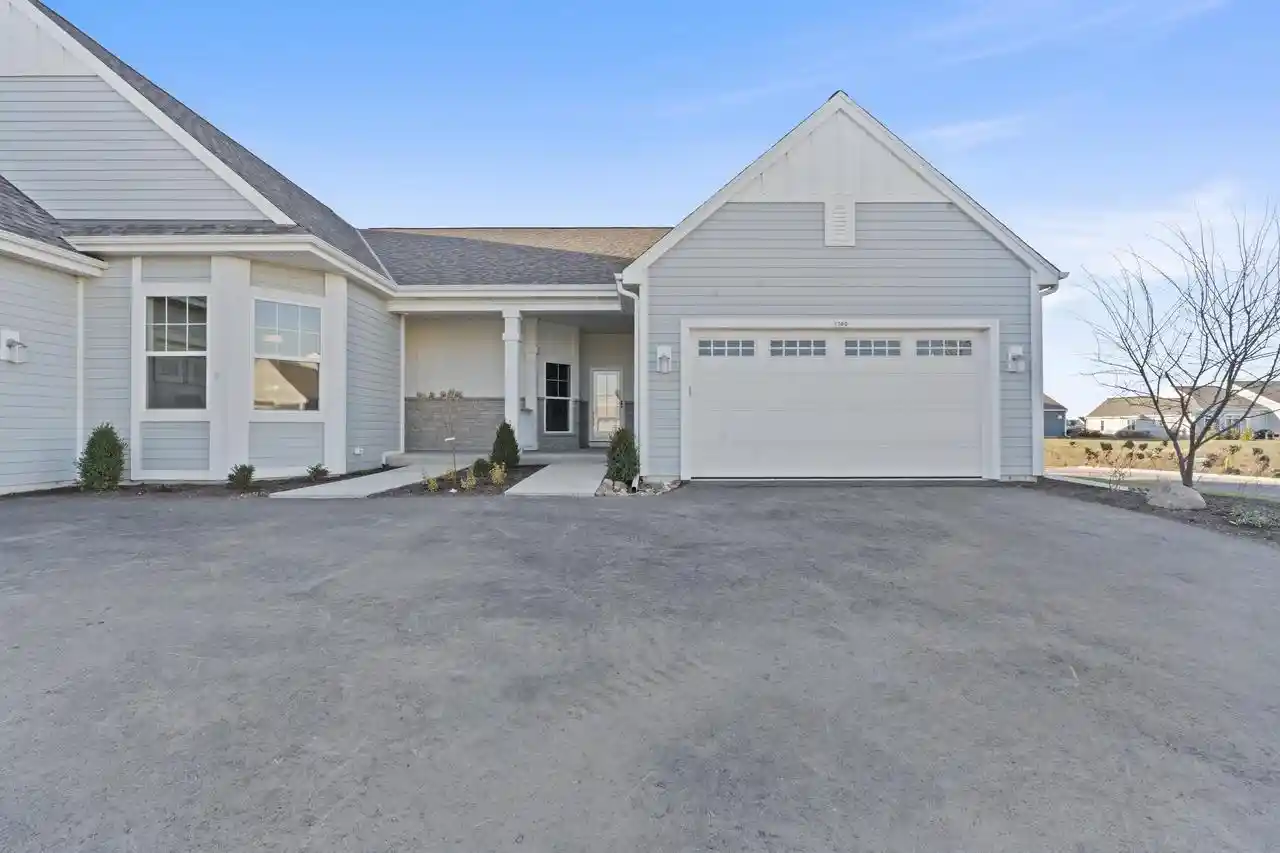 1383-prairie-crk-cir-16e-oconomowoc-wi-53066/hzid_3bb72717