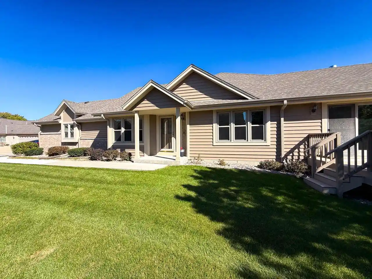 n21-w24303-pkwy-meadow-cir-pewaukee-wi-53072/hzid_5843b848