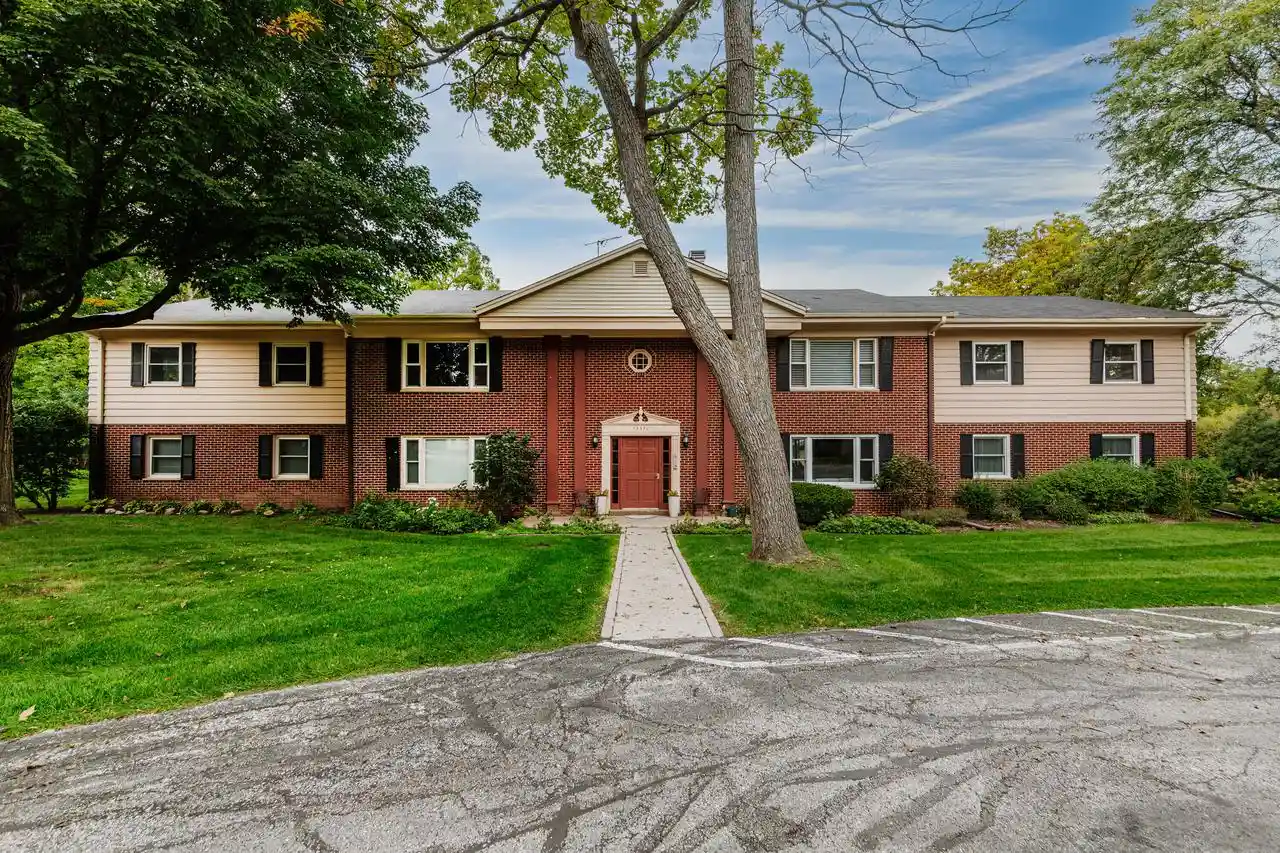 13370-w-bluemound-rd-3-elm-grove-wi-53122/hzid_af9a5ec1