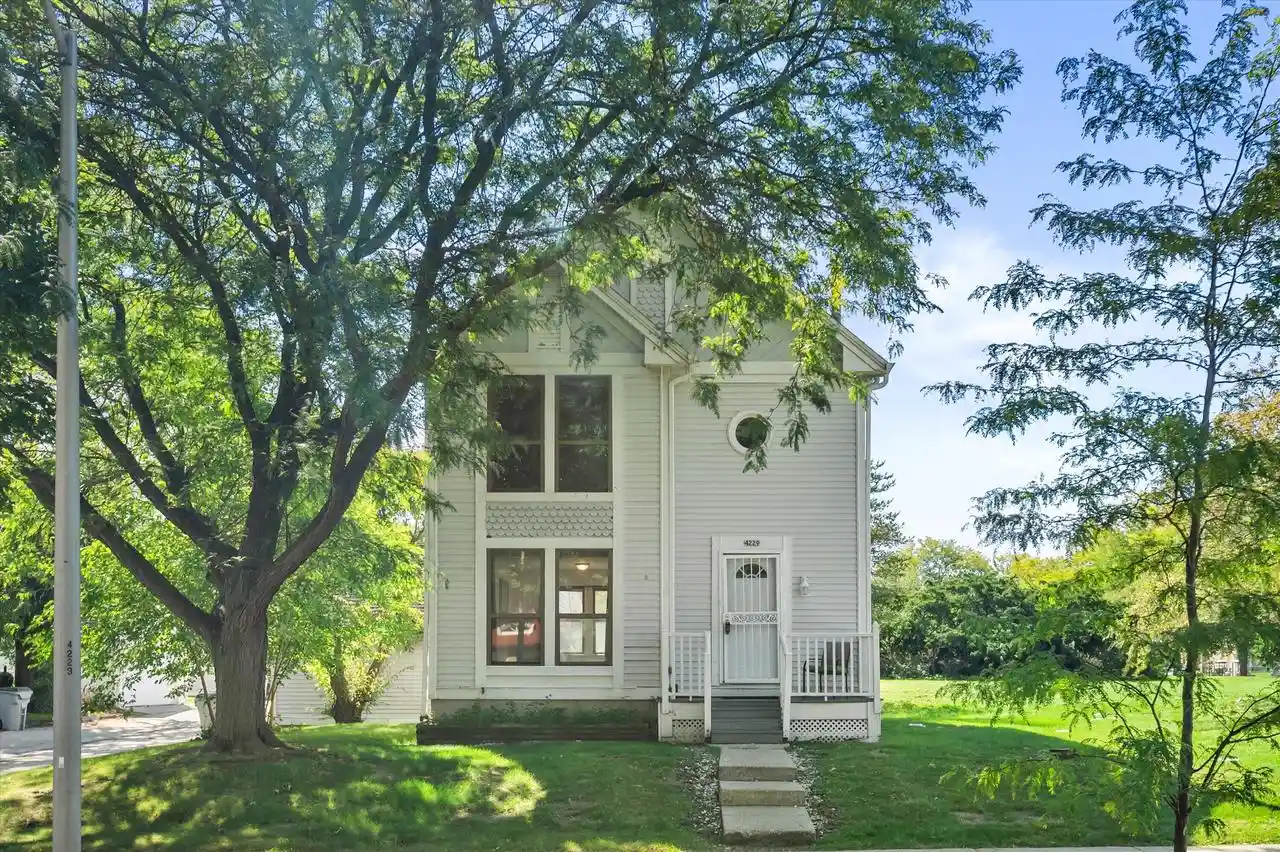 4229-w-meinecke-ave-4229-milwaukee-wi-53210/hzid_a362988a