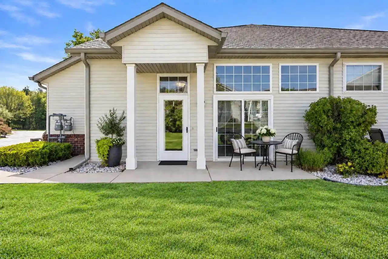 2416-fox-river-pkwy-d-waukesha-wi-53189/hzid_1056f831