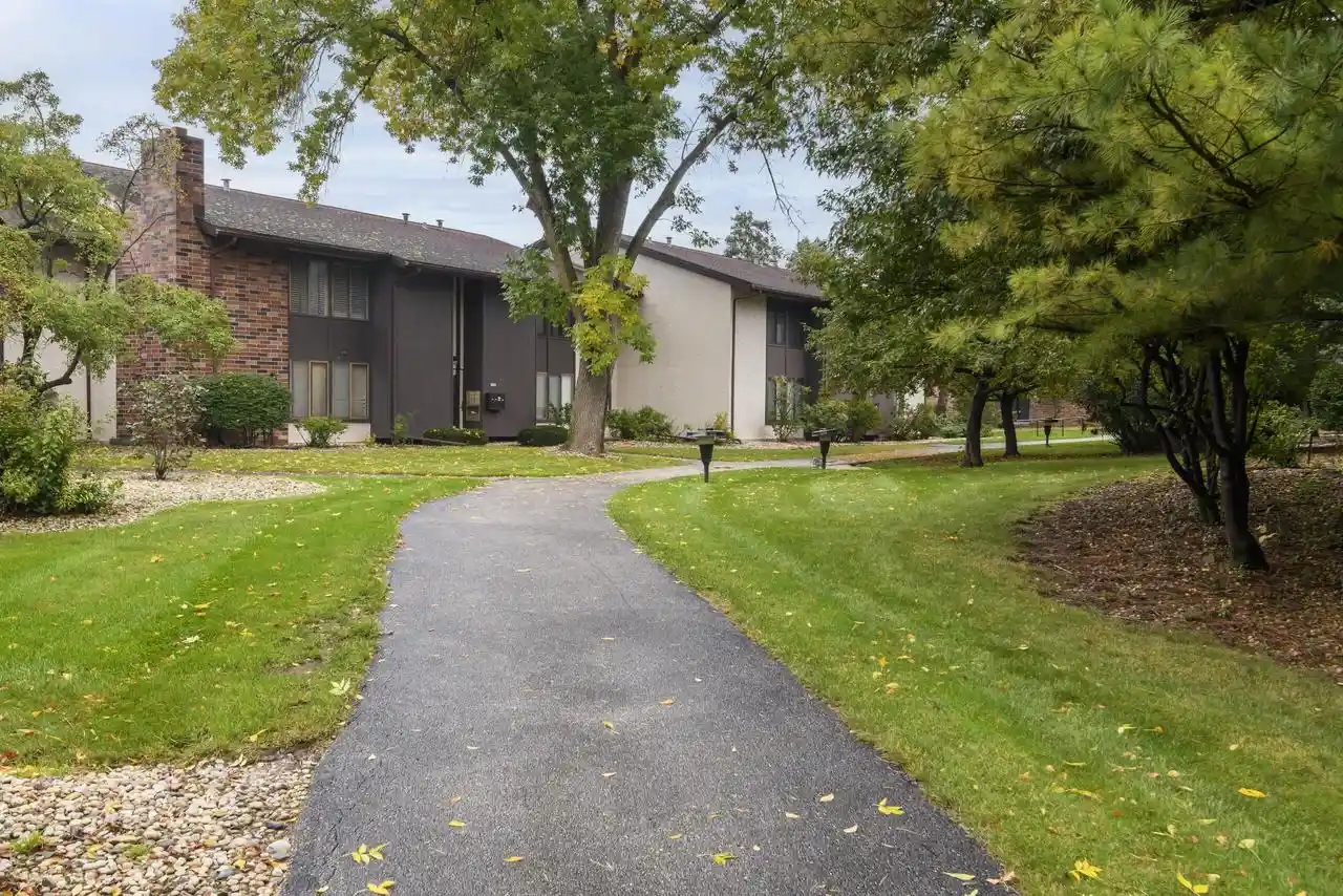 2130-w-good-hope-rd-12-glendale-wi-53209/hzid_e8928be5