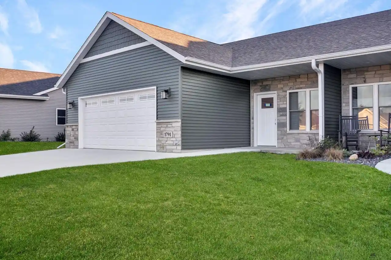 1791-edgewood-rd-11-kewaskum-wi-53040/hzid_02270893