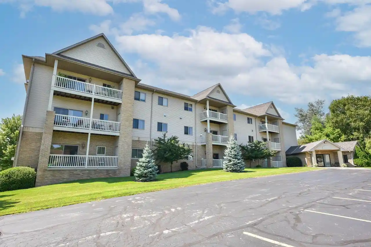 223-5th-street-317-hartford-wi-53027/hzid_6670b410