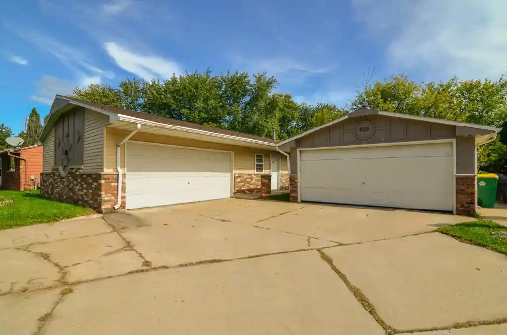 607-victoria-ct-green-bay-wi-54302/hzid_955b1fa5