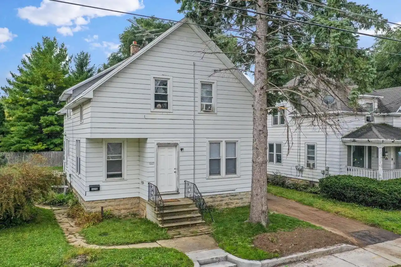 327-w-16th-avenue-oshkosh-wi-54902/hzid_585f0798