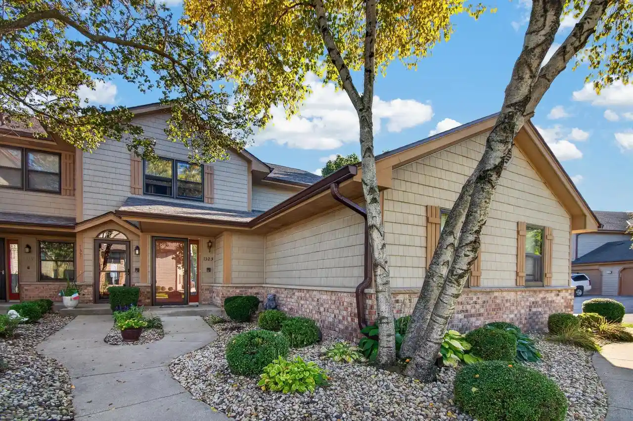 1323-33-court-kenosha-wi-53144/hzid_dc712779