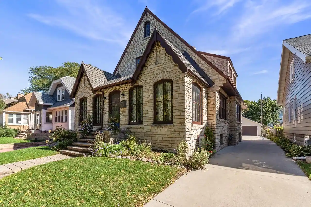 2162-n-66th-street-2162a-milwaukee-wi-53213/hzid_a2e7741e