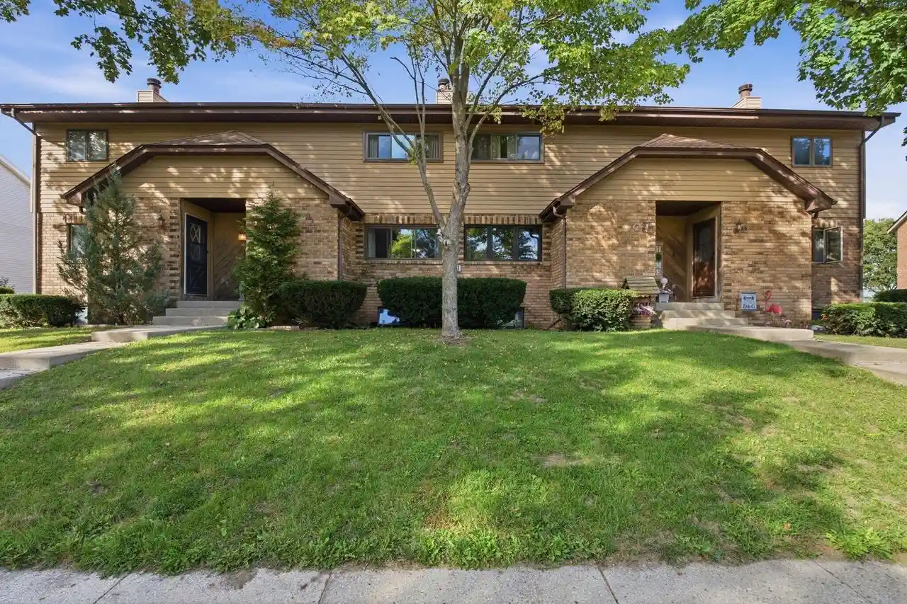 1321-camden-way-b-waukesha-wi-53186/hzid_20895cdc