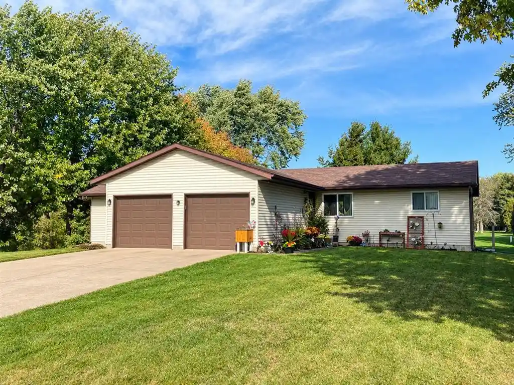 13076-36th-avenue-13076-13078-chippewa-falls-wi-54729/hzid_5770f58d