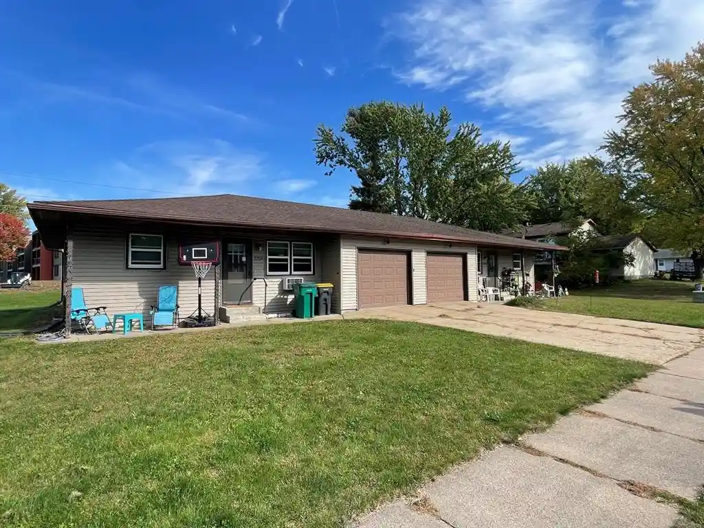 2218-peters-dr-2218-2220-eau-claire-wi-54703/hzid_d87a3df7