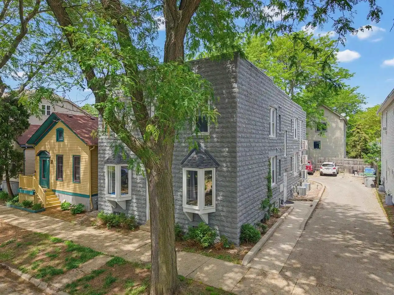 2436-s-wentworth-ave-milwaukee-wi-53207/hzid_82dd274a