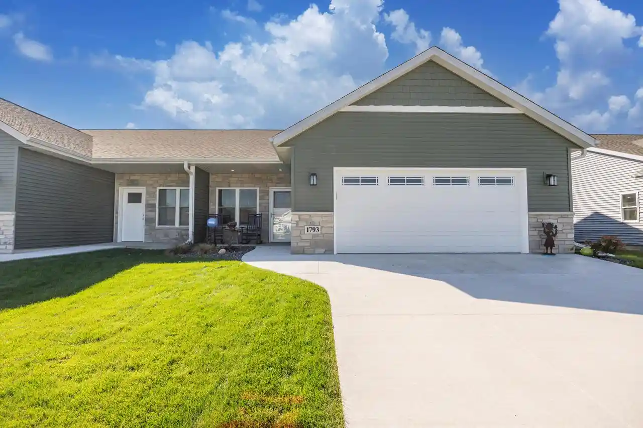 1793-edgewood-rd-12-kewaskum-wi-53040/hzid_1a6832c2