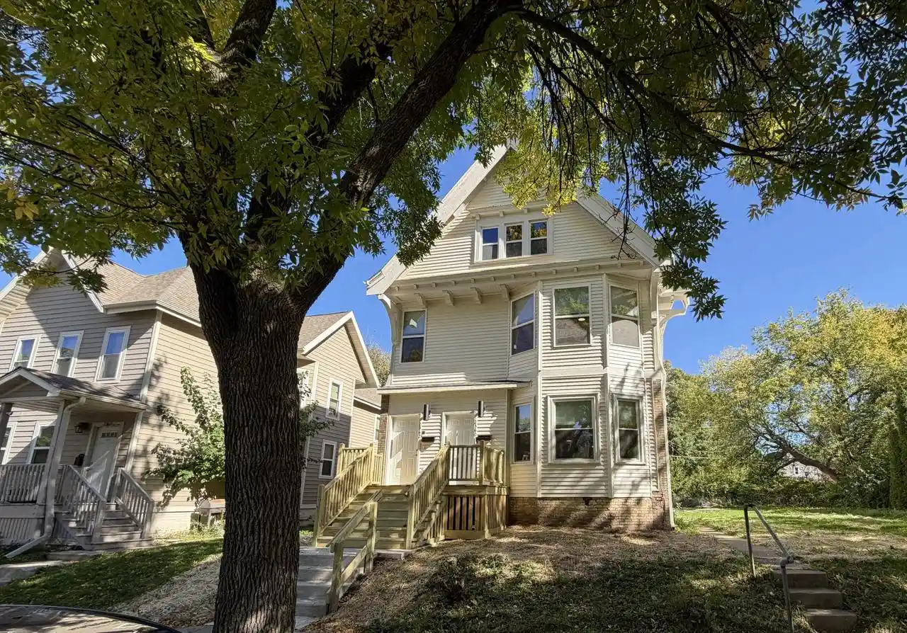 2360-n-dr-william-finlayson-st-2362-milwaukee-wi-53212/hzid_dd04daaf