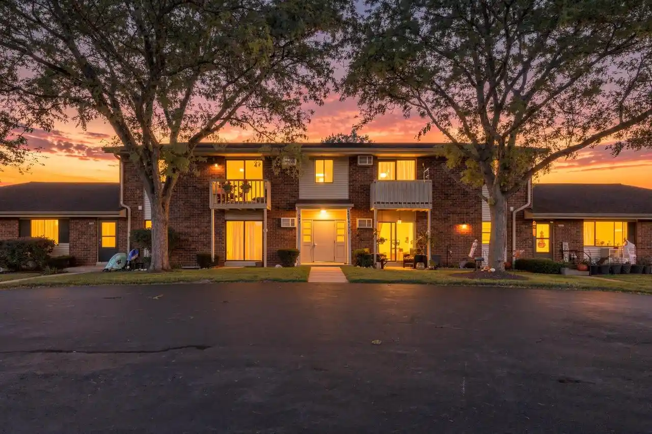 637-westridge-dr-8-west-bend-wi-53095/hzid_2dc7b93e