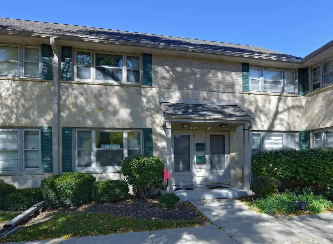 4890-n-shoreland-ave-milwaukee-wi-53217/hzid_0250fd5c