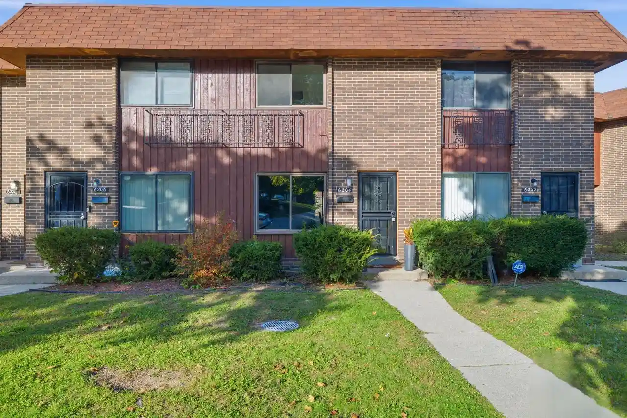 6204-w-port-ave-milwaukee-wi-53223/hzid_73954ea0