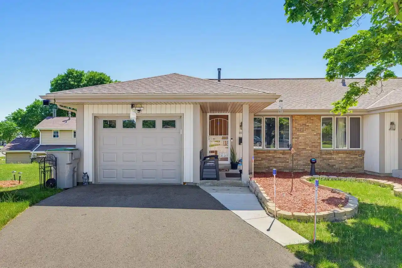 8112-n-97th-court-milwaukee-wi-53224/hzid_53d105a2