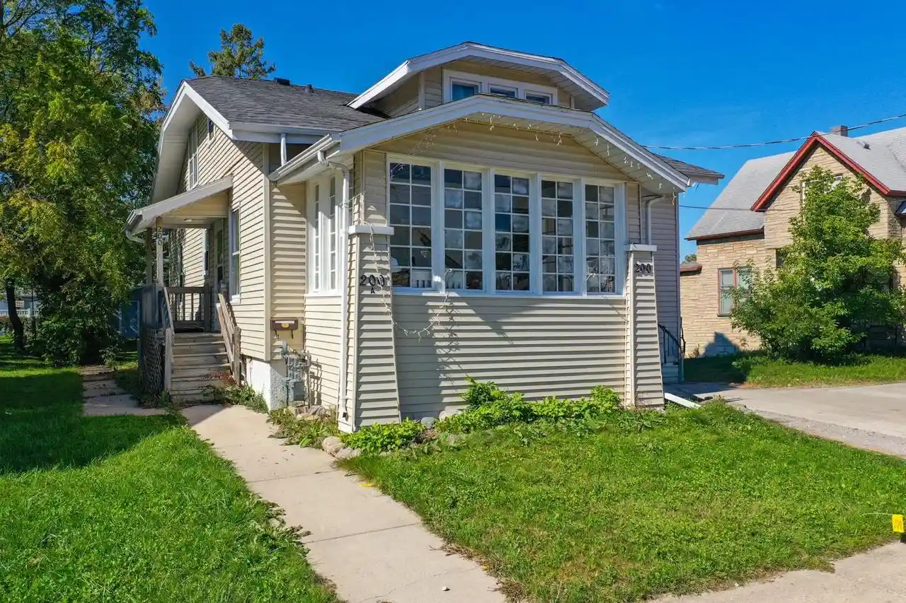 200-oak-st-green-bay-wi-54303/hzid_eb7c37d7