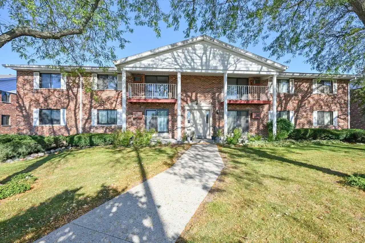 6400-w-howard-ave-201-milwaukee-wi-53220/hzid_f22cc1de