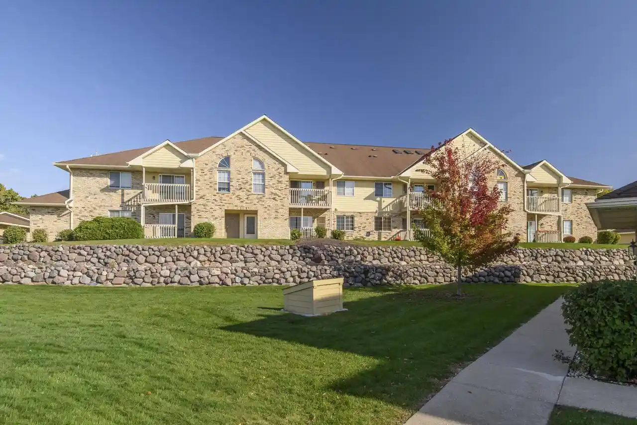 4875-easy-st-12-hartland-wi-53029/hzid_9220a383