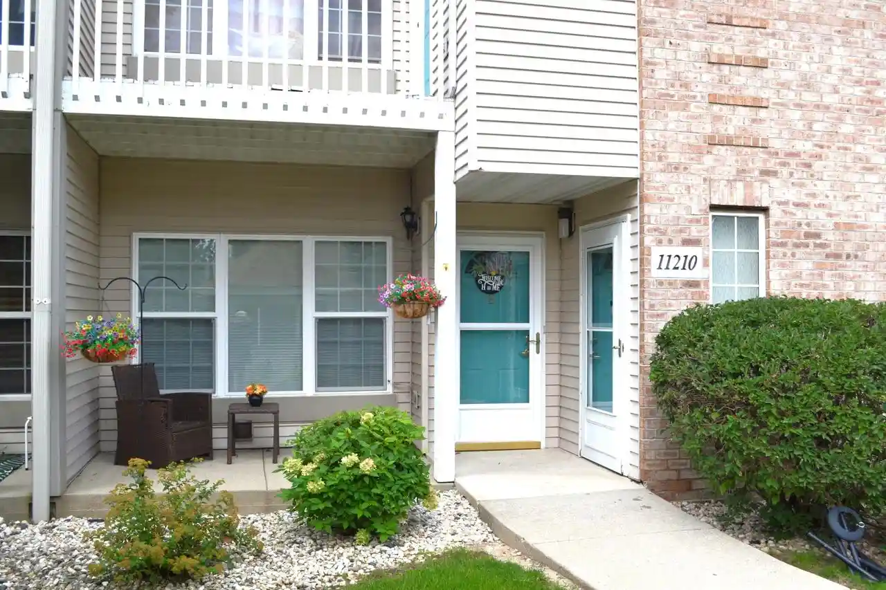 11210-w-gilbert-ave-e-milwaukee-wi-53226/hzid_3a646b96