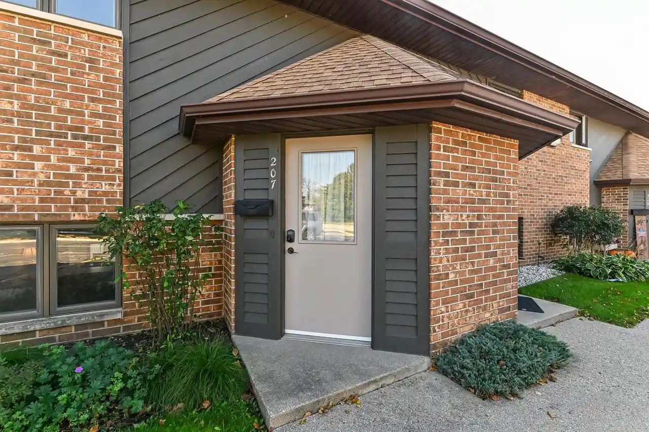 637-meadow-ln-207-burlington-wi-53105/hzid_67fe4b91
