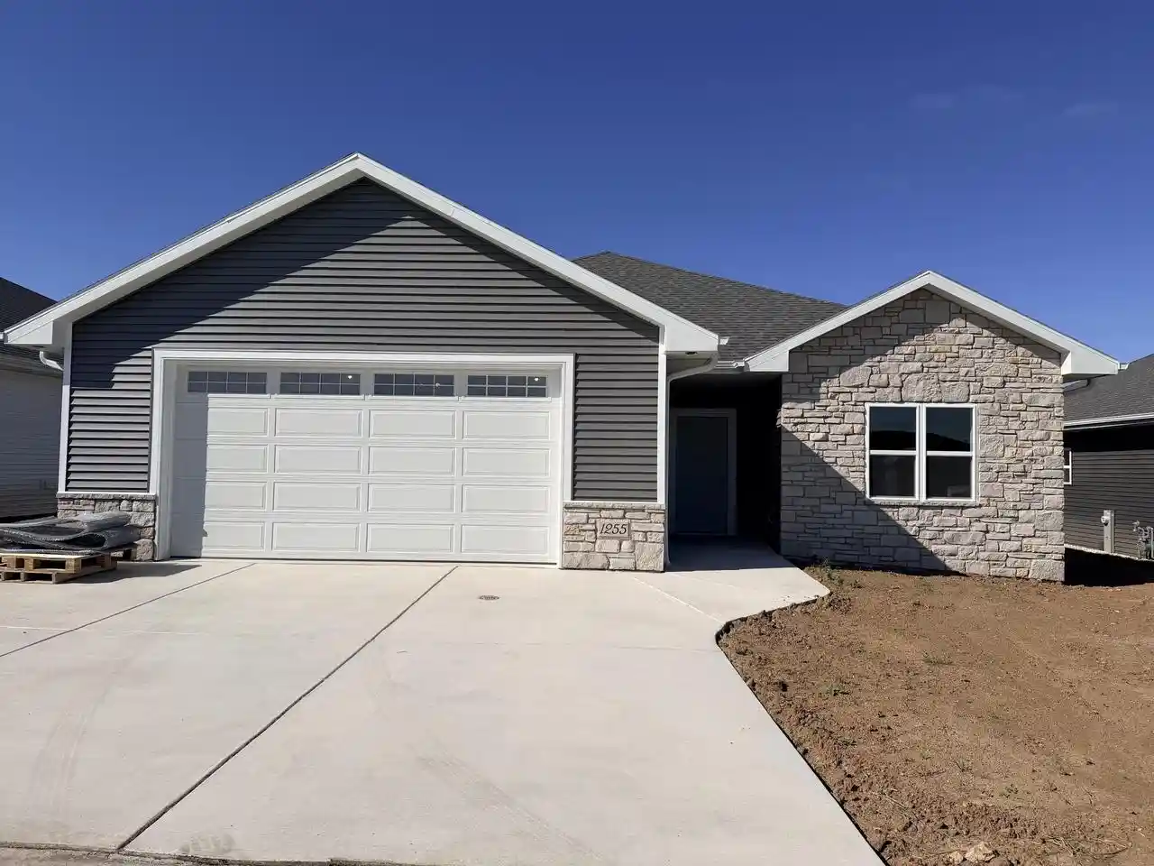 1255-autumn-fld-ln-de-pere-wi-54115/hzid_aedce993
