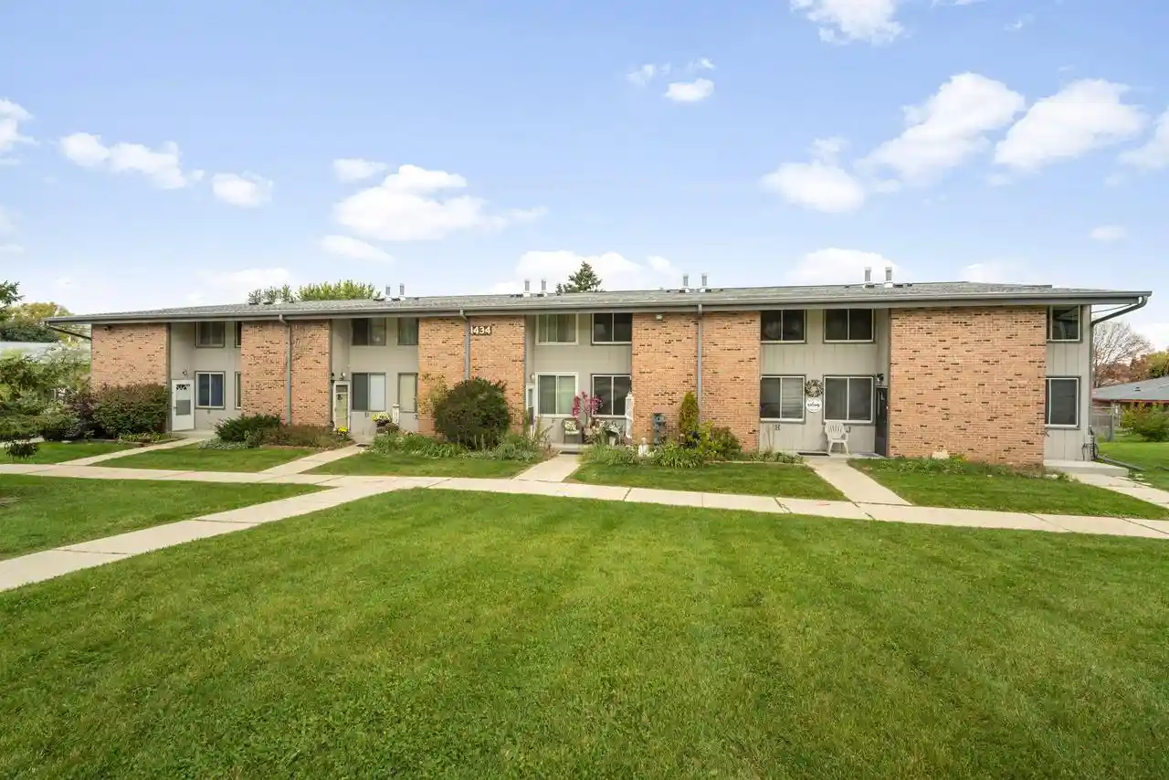 1434-big-bnd-rd-h-waukesha-wi-53189/hzid_152296fd