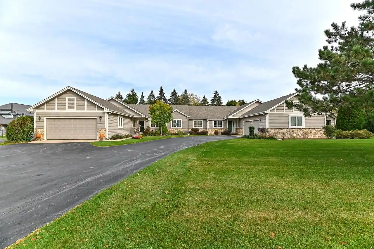 1426-greenbrier-ln-mequon-wi-53092/hzid_f817731f