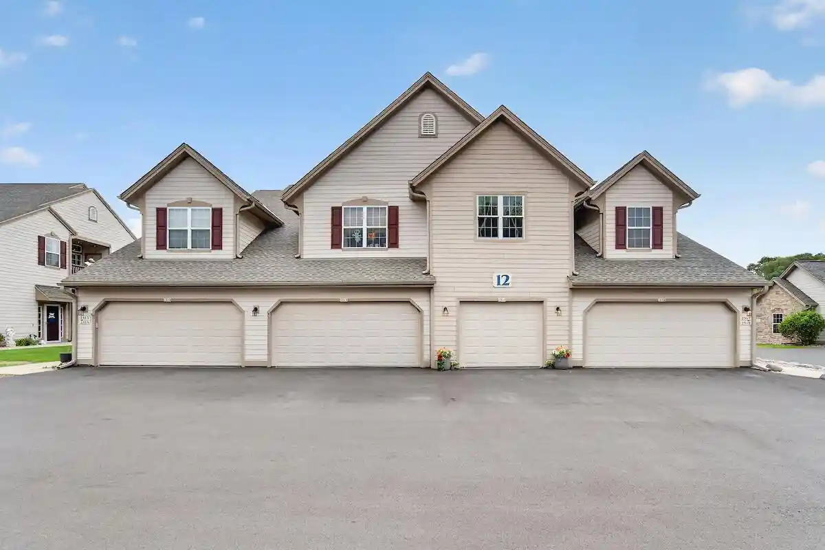 2319-w-vista-bella-dr-oak-creek-wi-53154/hzid_778b0d38