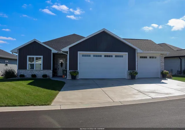 1266-autumn-fld-ln-de-pere-wi-54115/hzid_c637d55d