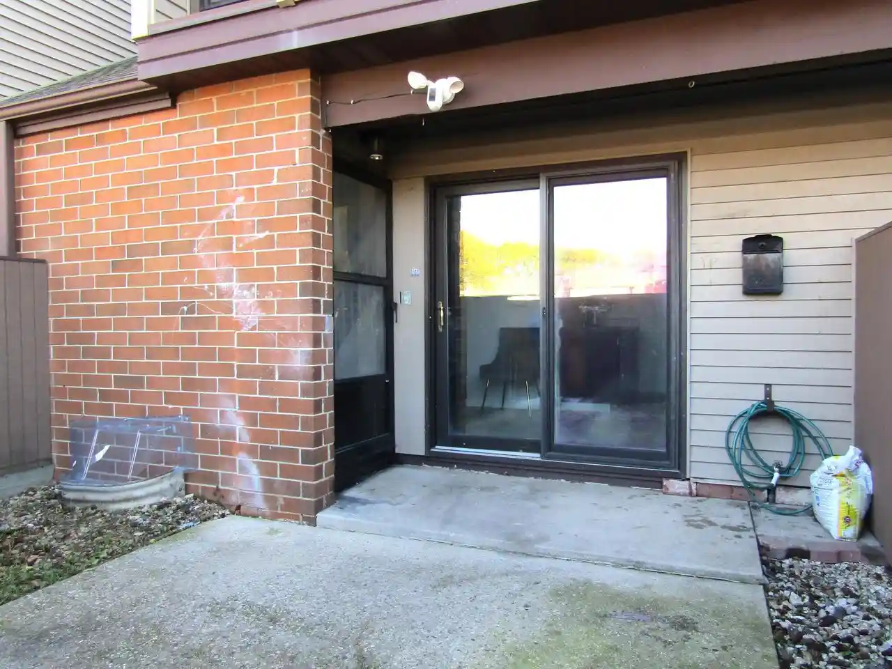 1661-w-edgerton-ave-h-milwaukee-wi-53221/hzid_37754629