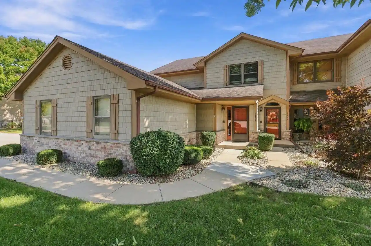1325-32nd-court-9a-kenosha-wi-53144/hzid_ca2fb7ac