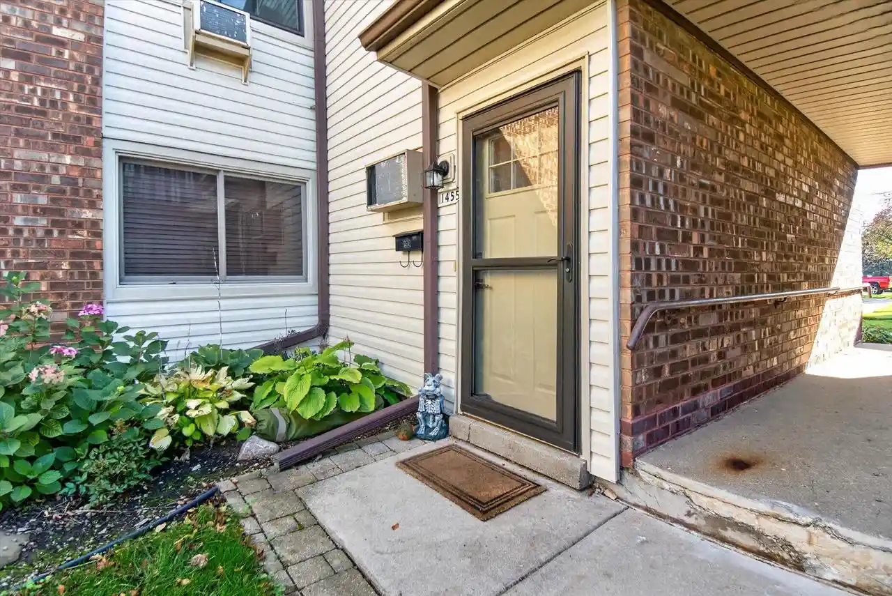 1455-30th-avenue-205-kenosha-wi-53144/hzid_21e01b84