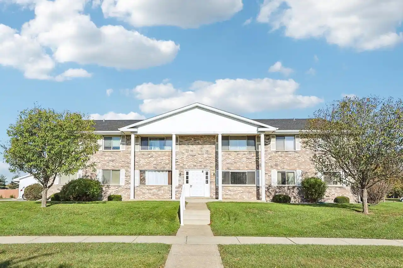 10464-w-whitnall-edge-dr-101-franklin-wi-53132/hzid_85ee9a27