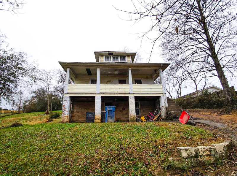 Homes for sale in Middlesboro, KY | 526 Balmoral Rd, Middlesboro, KY 40965 | MLS# 25000454