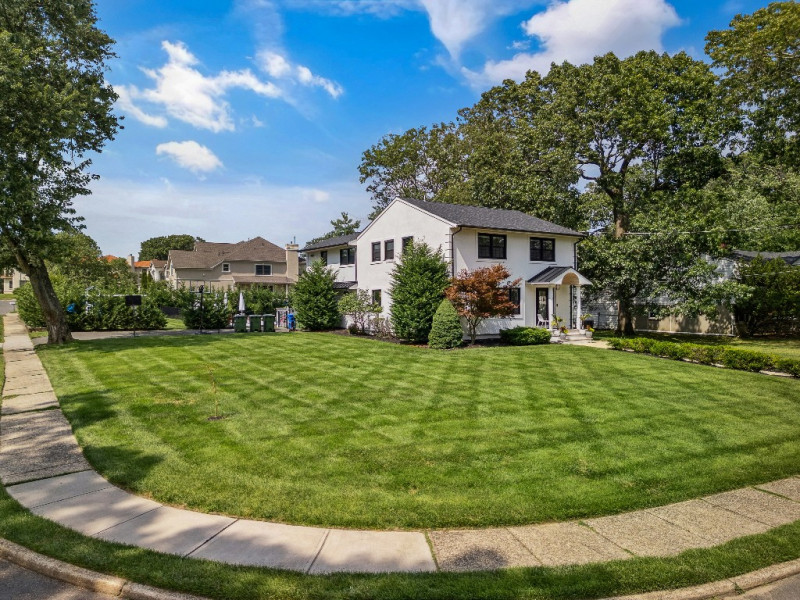 Homes for sale in Eatontown, NJ | 8 Heath St, Eatontown, NJ 07724 | MLS# 