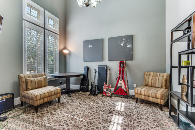 Homes for sale in Irving, TX | 647 Fountainview Dr, Irving, TX 75039 | MLS# 21185838
