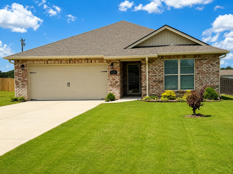 Homes for sale in Cullman, AL | 1107 Colonial Drive Southwest, Cullman, AL 35055 | MLS# 21922665