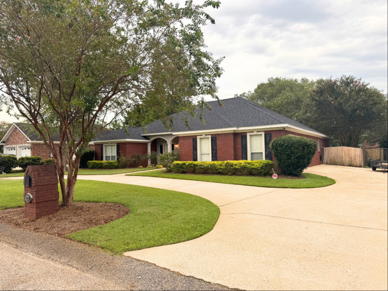 Photo 2 of House For Sale at 9217 Autumn Ct, Mobile, AL 36695 | MLS# 7831238 | Listing updated on 2026-09-07